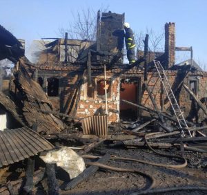 Родина з міжгірської Колочави залишилась без даху над головою і потребує допомоги (фото)