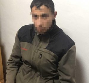 У Хусті судимий молодик напав і пограбував чоловіка з фізичними вадами