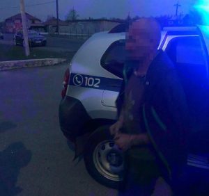 Поліція Тячівщини розслідує факт погрози зброєю правоохоронцям (фото)