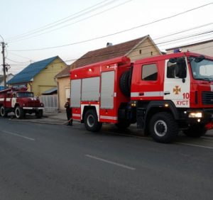 У Хусті рятувальники приборкували вогняну стихію в житловому будинку