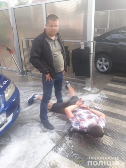 У Сваляві поліція затримала наркозбувача метамфетаміну (фото)