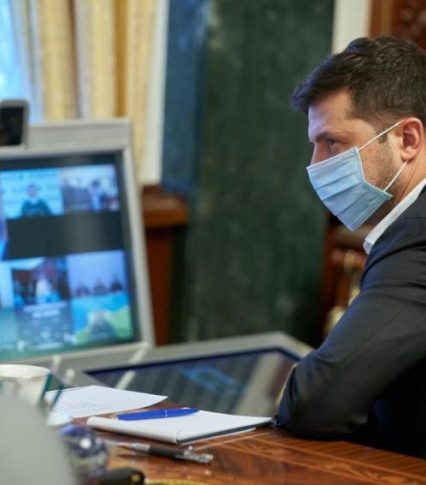 Володимир Зеленський обговорив з головами ОДА виплату надбавок лікарям
