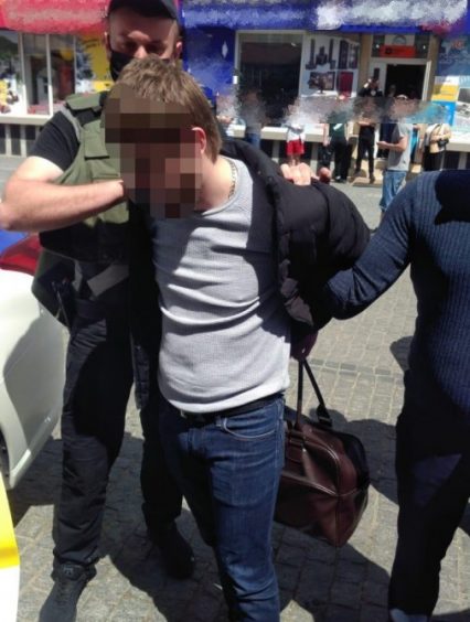 На Хустщині поліція затримала чоловіка, який намагався вбити свого знайомого
