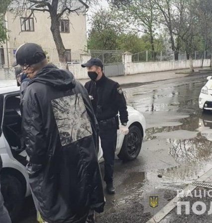 Закарпатські поліцейські затримали ужгородця з великою партією марихуани (фото)