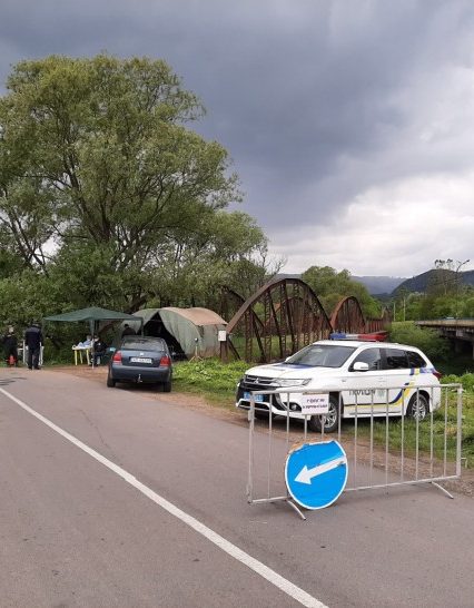 “Закарпатський Ухань”: на в’їзді до села Ворочево на Перечинщині встановили пропускний пункт