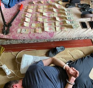 На Закарпатті поліція затримала викрадача позашляховика та квартирного крадія в одній особі (фото)