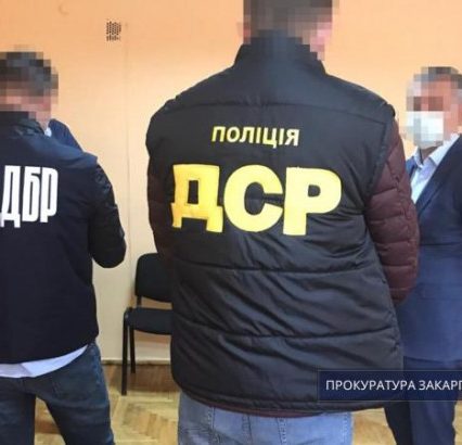 Голова обласного відділення Антимонопольного комітету, вимагав 3000 доларів США від підприємця