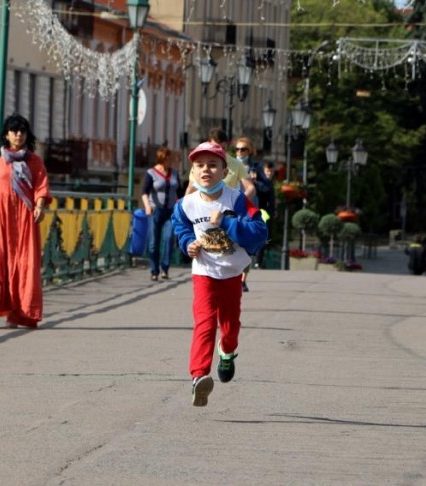Керівник Закарпатської ОДА пропагує спорт і започатковує благодійницьку ініціативу (фото, відео)