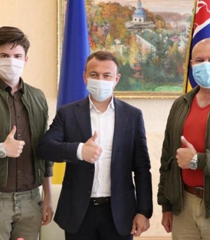 Навколо світу за 20 місяців. Із підтримкою рідних та близьких, жити можна і треба на повну!