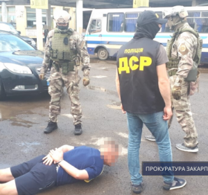 За неякісний ремонт закарпатка “замовила” майстра рекетирам-рецидивістам