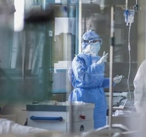 Міжгірська райлікарня працює на межі можливостей: 61 пацієнт із пневмонією, з них у 44 підтверджено COVID-19
