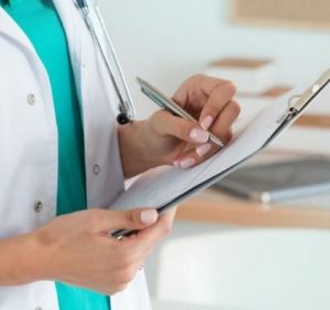 Скандал на Закарпатті: Заробітчани звинувачують консульство Словаччини в корупційній змові