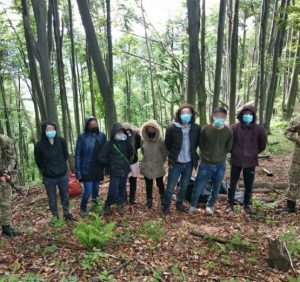 На Закарпатті прикордонники знову затримали велику групу нелегалів