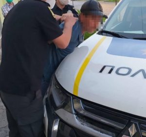 У Мукачеві поліцейські затримали раніше судимого чоловіка, який пограбував пенсіонера