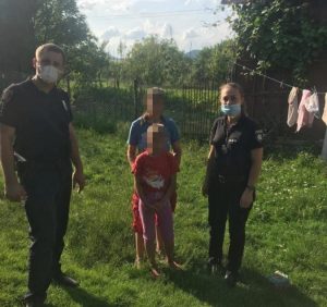 У селі Тур’я Пасіка під час збору грибів мама загубила свою неповнолітню дочку. Розшукати дівчинку допомогли правоохоронці