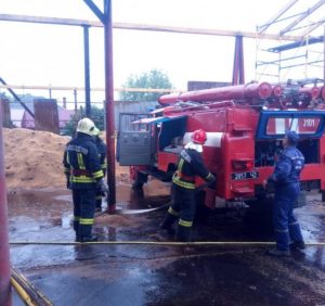 У Перечині сталася пожежа на підприємстві з виготовлення паливних брикетів (фото)