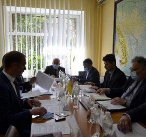 У Києві обговорювали, як вирішити сміттєву проблему на Закарпатті. Вона набула масштабів міжнародного скандалу