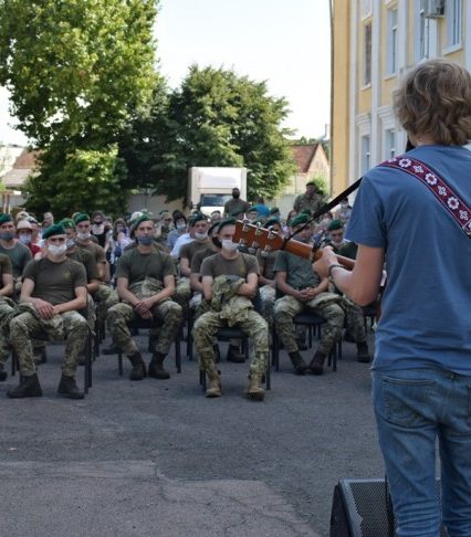 На Закарпатті для прикордонників виступали зірки української естради