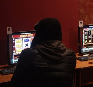 Прокуратура погодила підозру шести фігурантам злочинного угруповання, які налагодили роботу мережі ігротек на Берегівщині