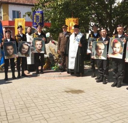 У Чопі відкрили пам’ятний знак полеглим у війні на Сході українським військовим