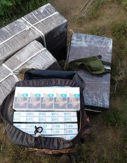 На кордоні з Угорщиною знову виявили контрабандні сигарети