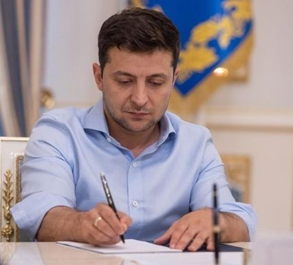 Президент Зеленський відзначив званнями вісьмох закарпатців