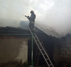 Мукачівські рятувальники відбили у вогняної стихії два домогосподарства (фото)