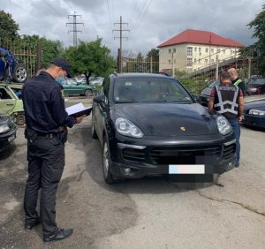 Викрадений у Європі та розшукуваний Інтерполом «Porsche Cayenne» виявили поліцейські Ужгорода
