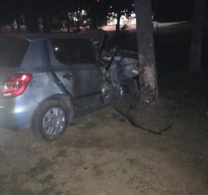 Нетвереза подруга за кермом, швидкість і дерево – в Ужгороді у ДТП загинула 19-річна пасажирка