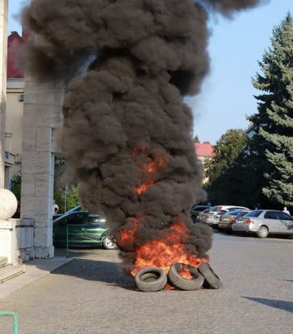 В Ужгороді рятувальники приборкували вогнище протесту: надзвичайні ситуації на Закарпатті за добу
