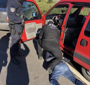 Поліцейські затримали групу зловмисників, які обікрали автівку ужгородця 