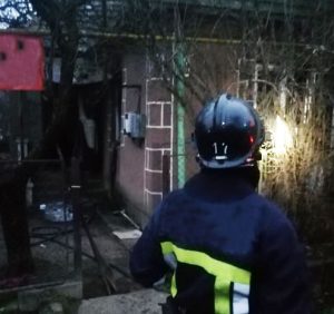 Мукачівські вогнеборці врятували на пожежі людину