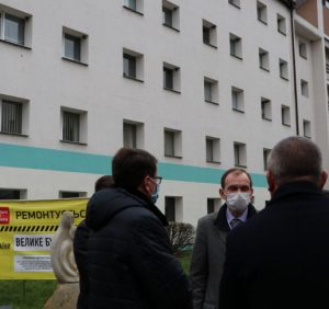 Анатолій Полосков перевірив процес капітального ремонту в Берегівській ЦРЛ