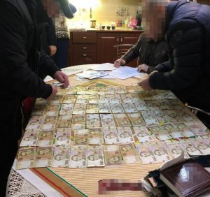 На Закарпатті правоохоронці викрили злочинну схему з привласнення держкоштів керівництвом однієї з ОТГ