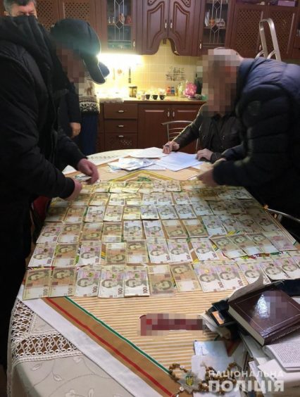 Заволодіння бюджетними коштами на Мукачівщині: усім фігурантам обрано запобіжні заходи, а голову ОТГ – відсторонено від посади