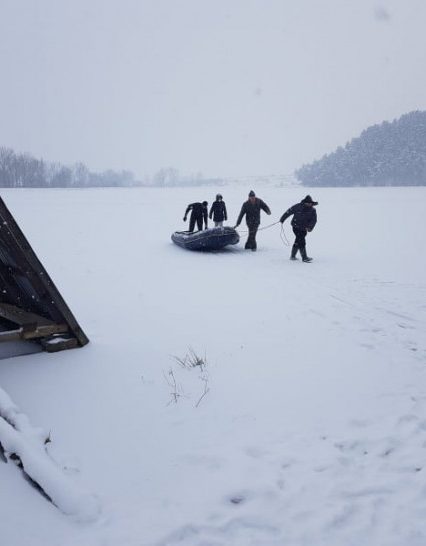 Водолази вилучили тіло 26-річного чоловіка, який провалився під кригу на сільському ставку