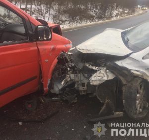 Автотроща на Мукачівщині за участі чотирьох автомобілів. Серед постраждалих – діти (фото)