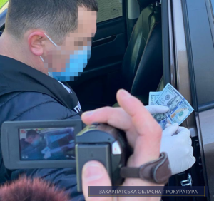 Правоохоронці Закарпаття викрили посадовця філії «Укрзалізниці» на одержанні неправомірної вигоди