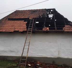 На Іршавщині рятувальники «відбили» будинок у вогняної стихії та врятували господаря