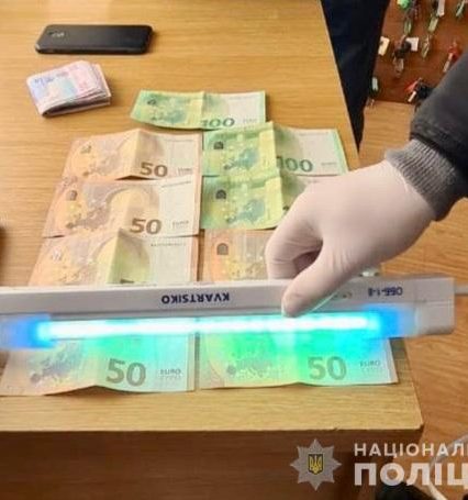 На Закарпатті поліцейські викрили на корупційному злочині керівника відділу одного з державних підприємств