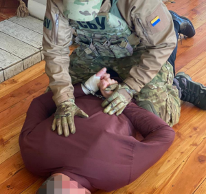 Вимагання і одержання неправомірної вигоди – голова селищної ради з пособником постануть перед судом