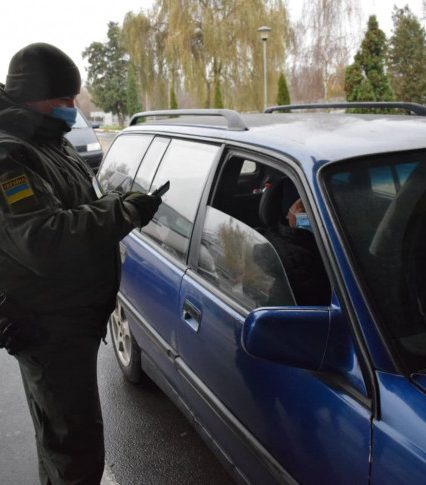 Українець та іноземець намагалися перетнути кордон за документами з підробками