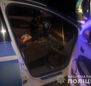 Поліцейські Мукачівщини від пасажира таксі вилучили зброю