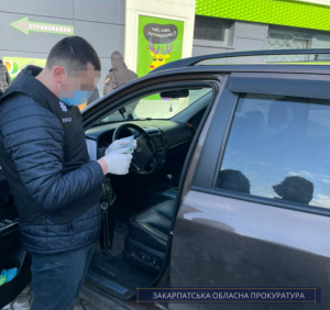 За одержання 2000 доларів США неправомірної вигоди судитимуть працівника філії «Укрзалізниці»