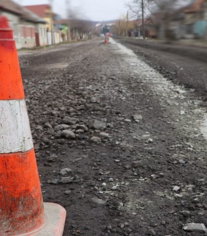 На Берегівщині розпочали будувати дорогу, яку не ремонтували понад 30 років!