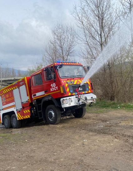 Новий пожежний автомобіль заступає на бойове чергування на Хустщині