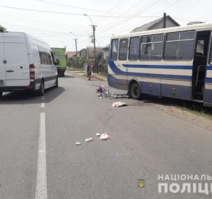 У Виноградові велосипедистка потрапила під колеса рейсового автобуса
