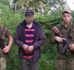 Молдаванин вирішив «махнути» через паркан в Європу, але застряг в Україні