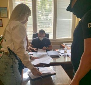 Нотаріус “відібрав” у законних власників земельну ділянку вартість понад 20 млн.грн. Оборудкою “зацікавились” правоохоронці