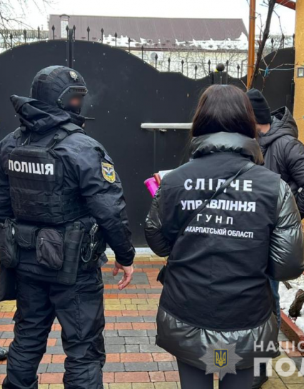 На Закарпатті молодик організував “юнацьке” наркоугрупування. Поліція провела обшуки (фото)